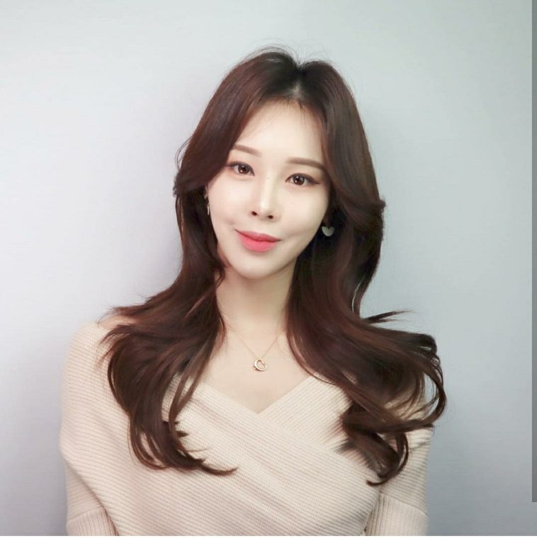 여성 웨이브 브라운 염색 시술